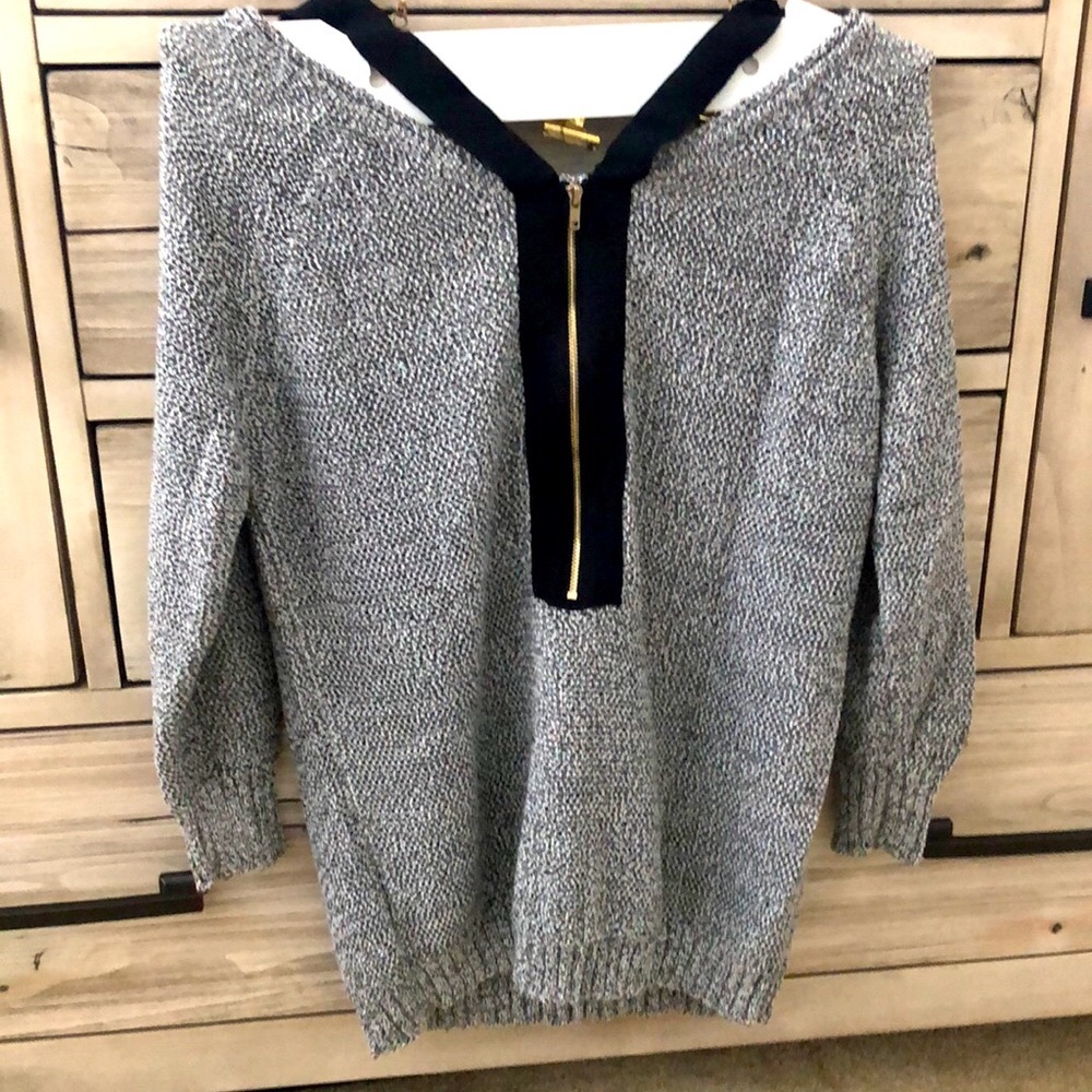 Nordstrom black & white sweater w/zipper back. EUC Sz S